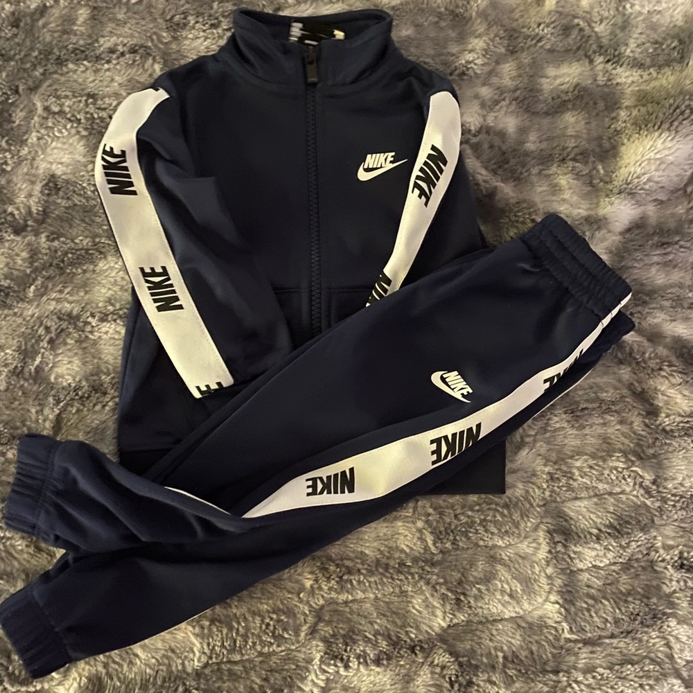 Nike 🚨SOLD🚨